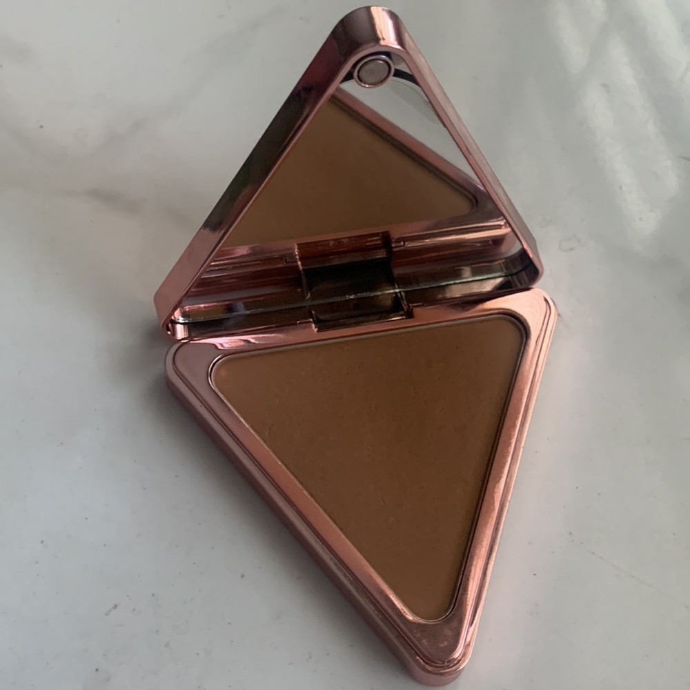 LYS powder bronzer